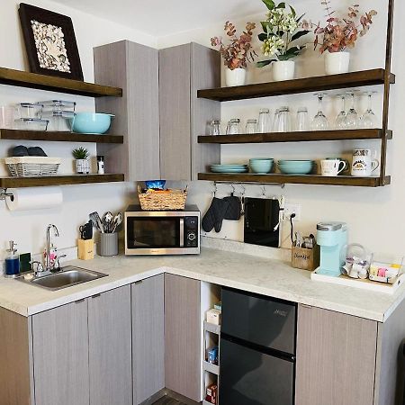 Coastal Chic Suite With Kitchenette And Private Entrance سانت بطرسبرج المظهر الخارجي الصورة