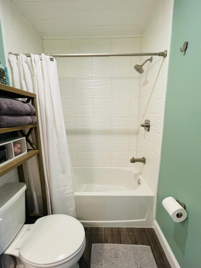 Coastal Chic Suite With Kitchenette And Private Entrance سانت بطرسبرج المظهر الخارجي الصورة