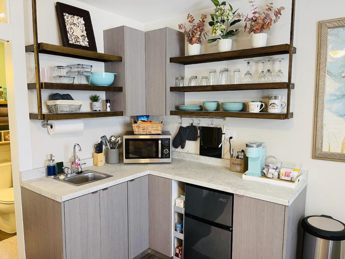 Coastal Chic Suite With Kitchenette And Private Entrance سانت بطرسبرج المظهر الخارجي الصورة